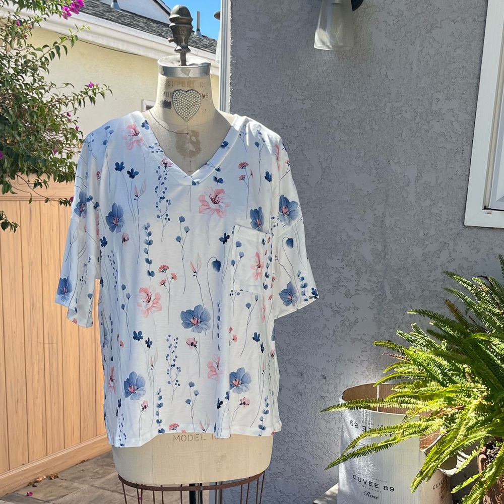 SHEIN Curve White T-shirt floral 0X NWT
